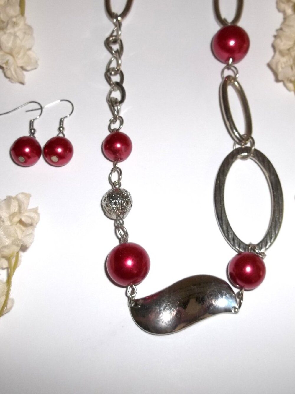 Red Pearl Necklace and Earring Set Beaded Silver Tone Costume Jewelry Woman D870